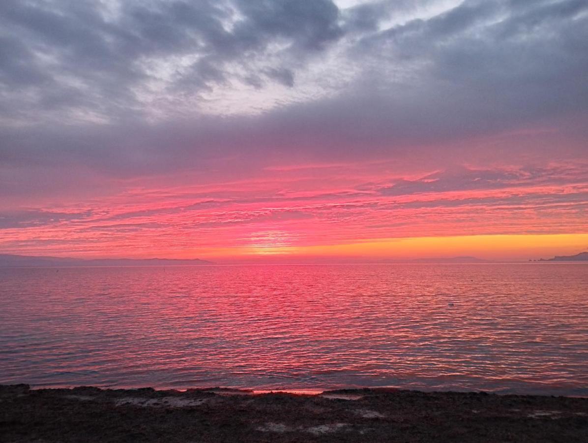 Le Surplage Hyeres Bagian luar foto