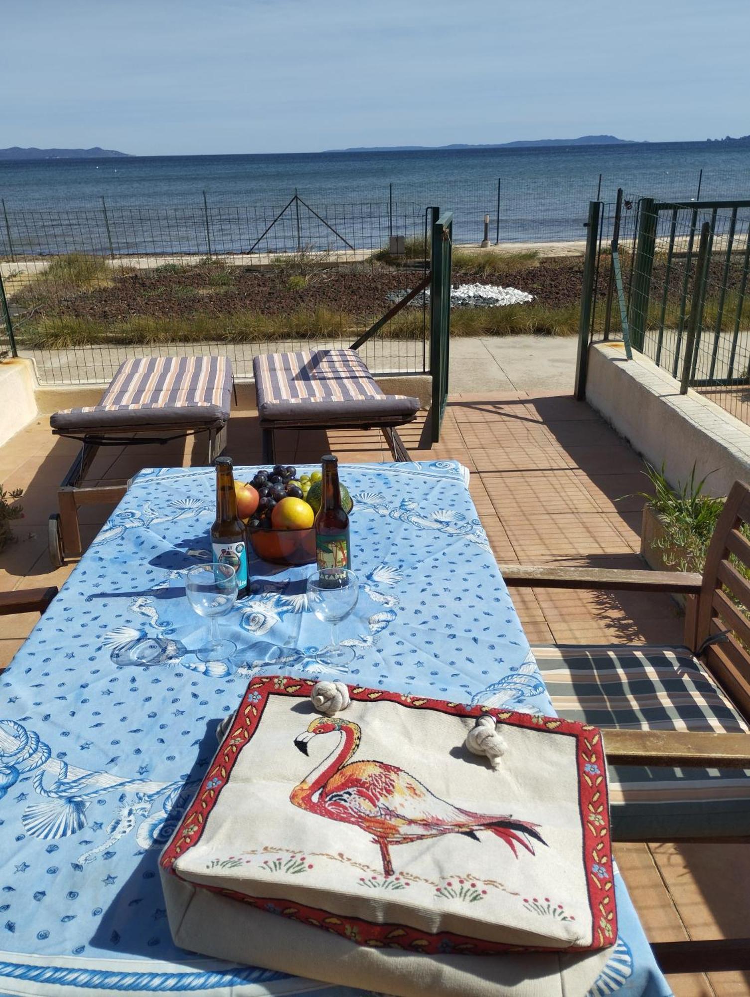 Le Surplage Hyeres Bagian luar foto