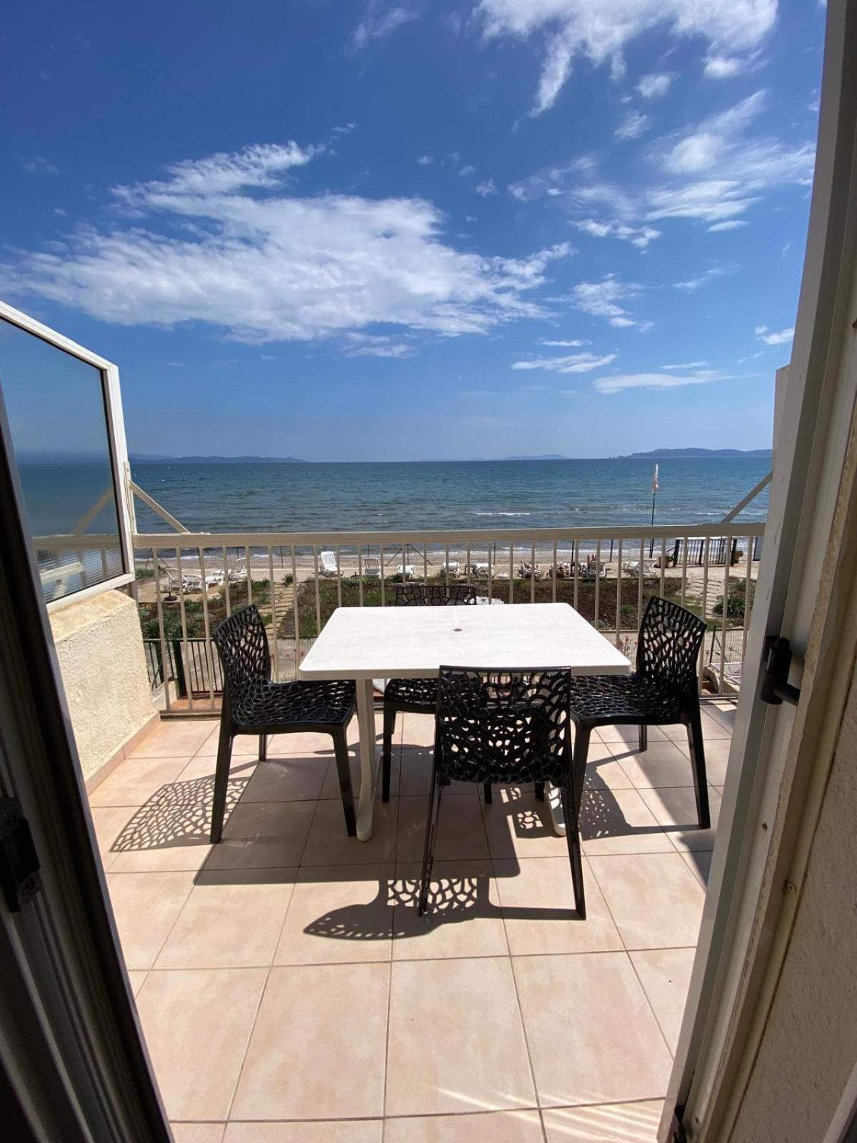 Le Surplage Hyeres Bagian luar foto