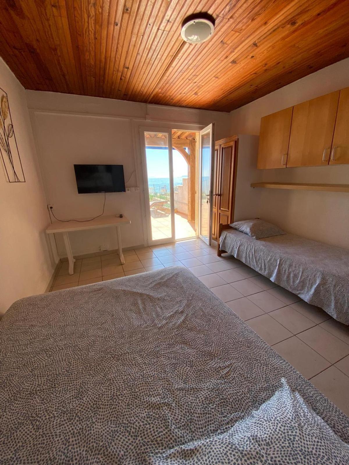 Le Surplage Hyeres Bagian luar foto