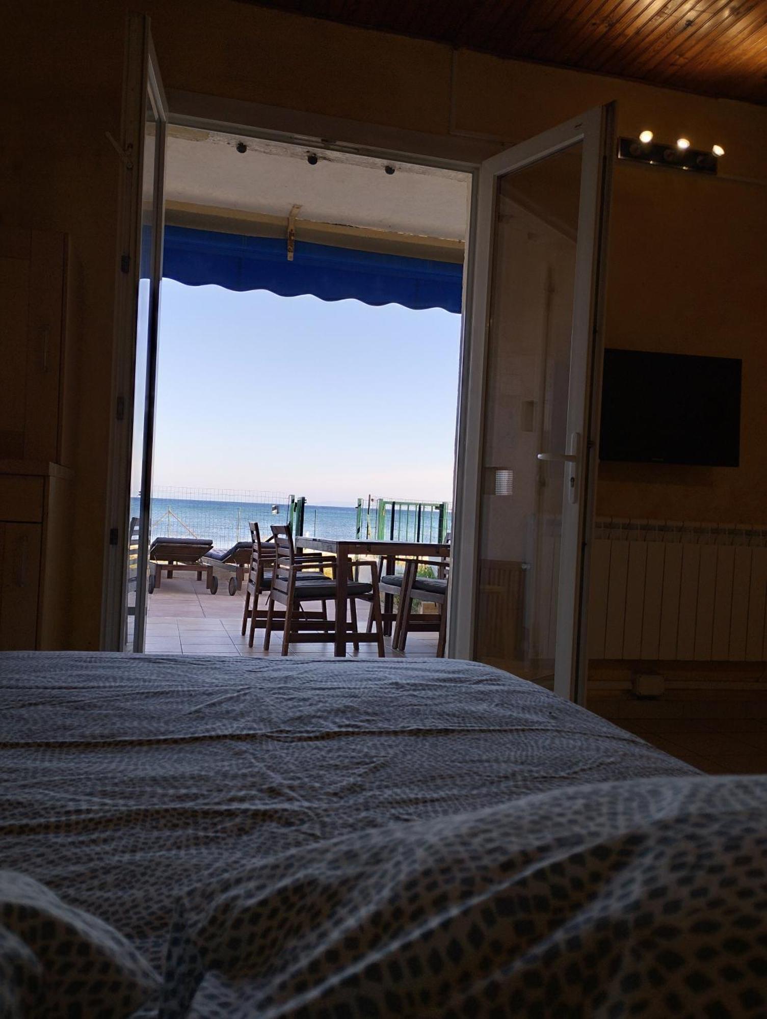 Le Surplage Hyeres Bagian luar foto
